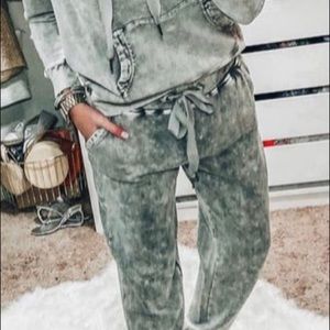 Acid wash joggers! 😍